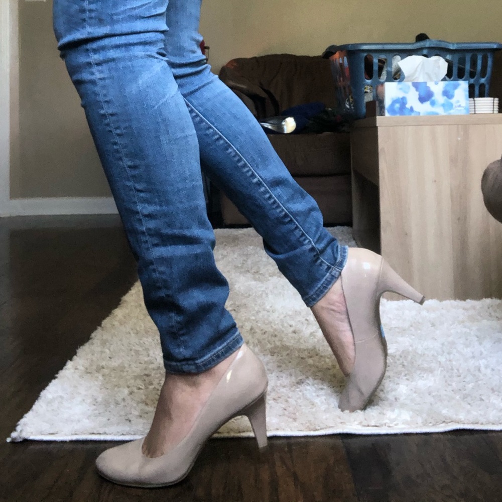 Tan low heel pump shoes